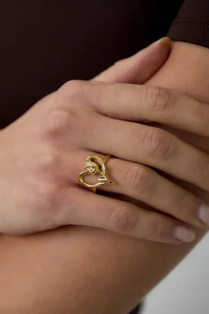 ring met roos op hart