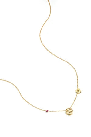 Ketting met klavertjes en gekleurde steentjes