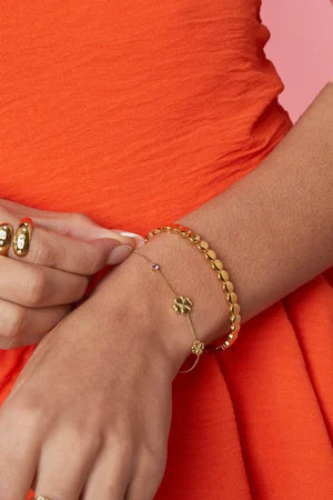 Armband met klavertjes en gekleurde steentjes